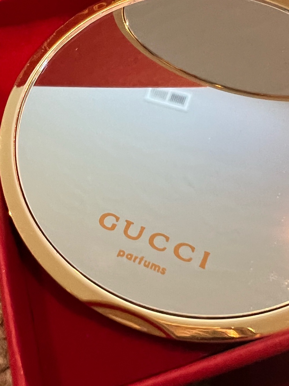 Gucci Gold Compact with Red Box - Picture 3 of 5